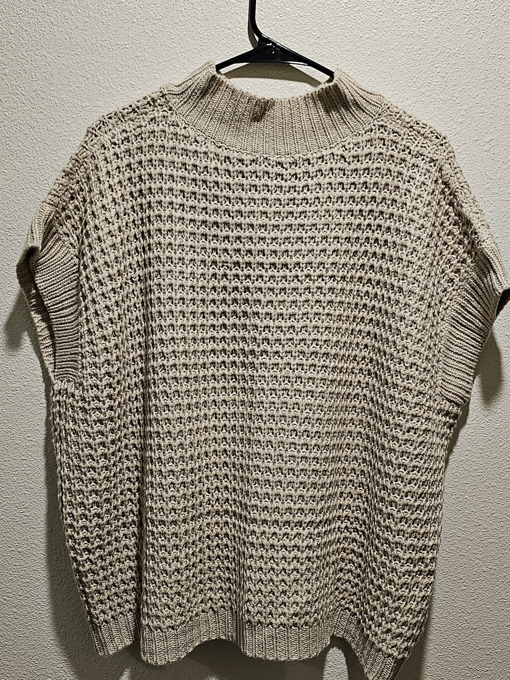 Women’s Cream Acrylic Sweater - M NWOT